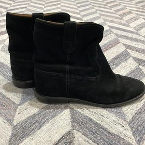 ISABEL MARANT
Crisi suede ankle boots